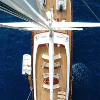 RIANA - Image 17