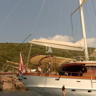 RIANA - Image 16