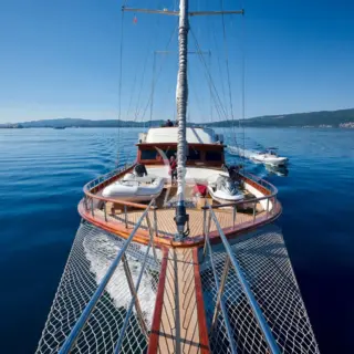 RIANA - Image 5