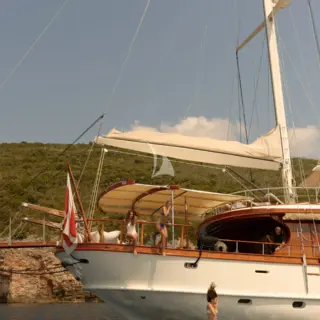 RIANA - Image 13