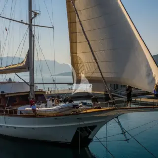 RIANA - Image 11