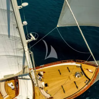 RIANA - Image 8