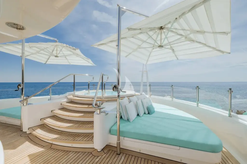 CLELIA III - Sun deck jacuzzi