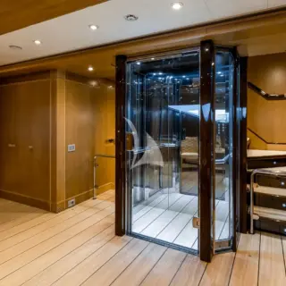 Elevator to all decks