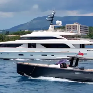 ** Brand New Luxurious Chase Boat Included **