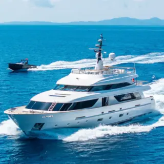 ** Brand New Luxurious Chase Boat Included **