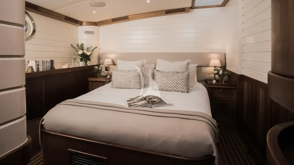 ALEXA OF LONDON - Master cabin