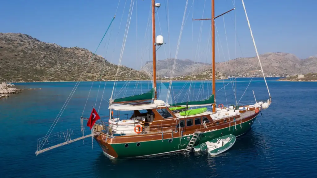 LADY FREYA - Exterior