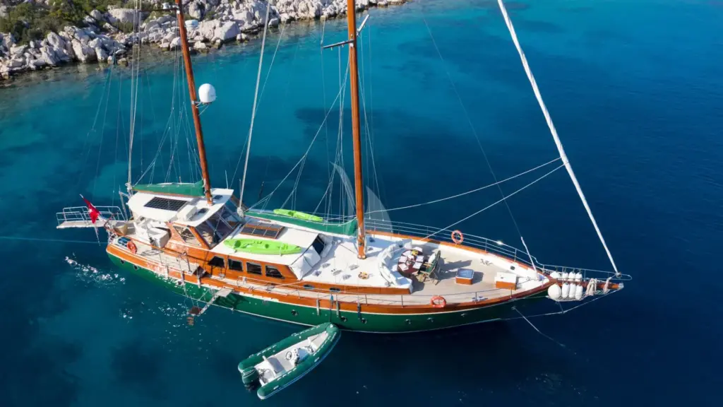 LADY FREYA - Exterior