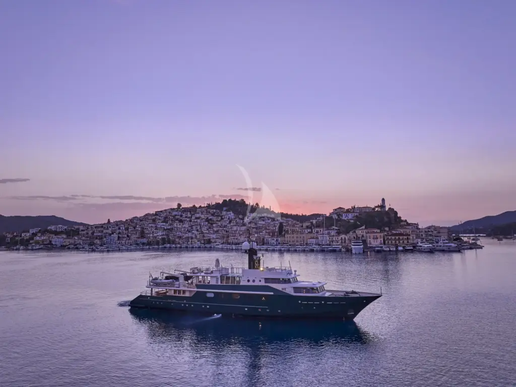 HIGHLANDER - Image 5