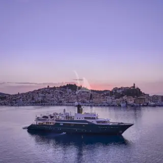 HIGHLANDER - Image 5