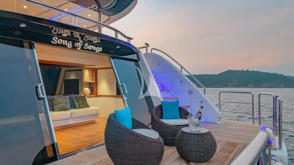 Song of Songs - Beach club and platform