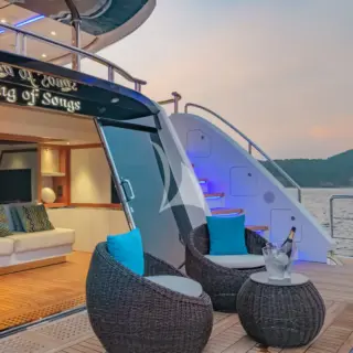 Beach club and platform