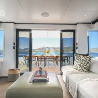 Bridge deck salon