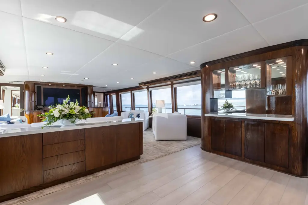 SKY - Main Salon - Bar