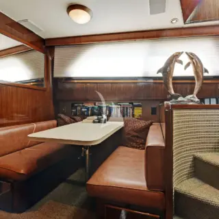 NORTHERN LIGHT - Below Deck Foyer