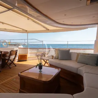 Aft main deck sitting area