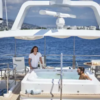 SUN DECK JACUZZI