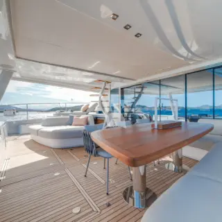 ZENIT - Main deck aft dining table