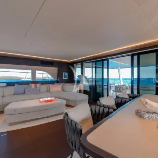 ZENIT - Main salon seating area