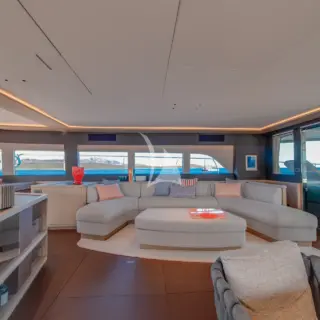ZENIT - Main salon seating area