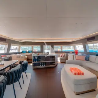 ZENIT - Main salon (facing forward)