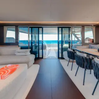 ZENIT - Main salon (facing aft)