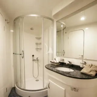 Mater suite - Bath