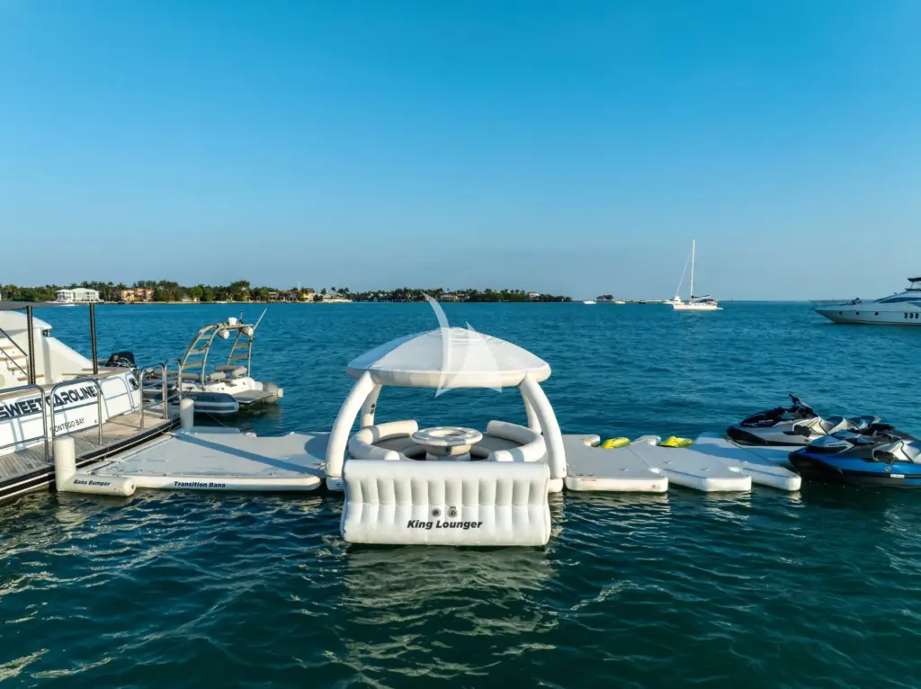 SWEET CAROLINE II - Beach Club and Toys