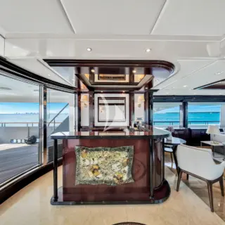 Main Salon Entry and Bar