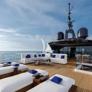 SHE'S A 10 TOO - Sundeck Aft Lounging 