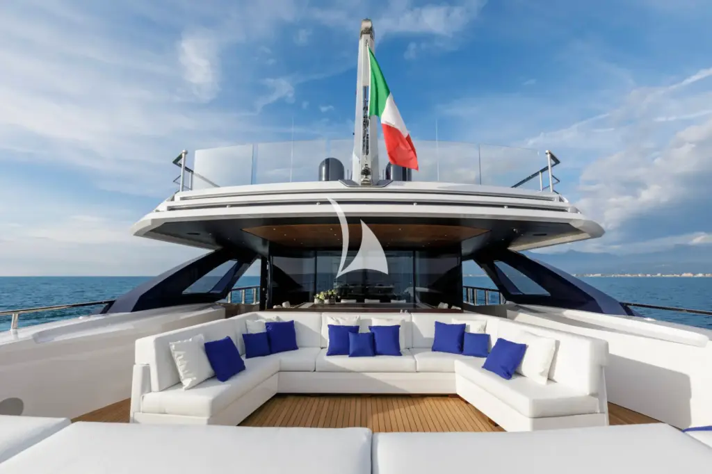 SHE'S A 10 TOO - Main Deck Aft Seating 