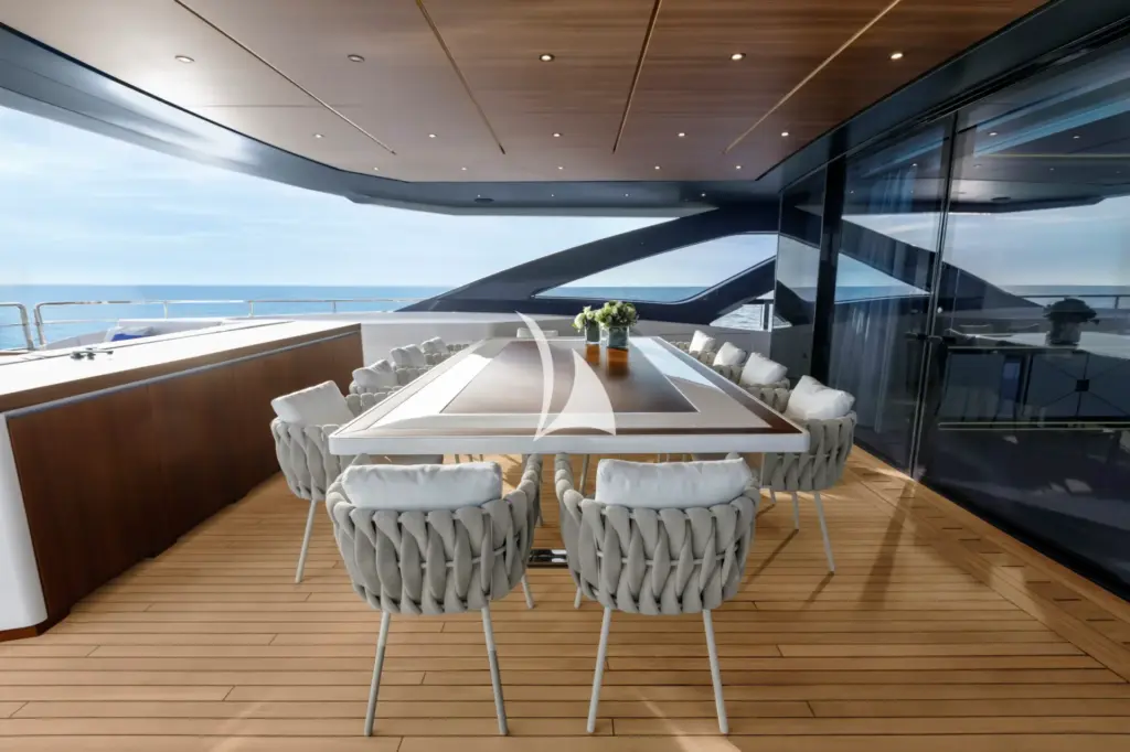SHE'S A 10 TOO - Main Deck Aft Dining 