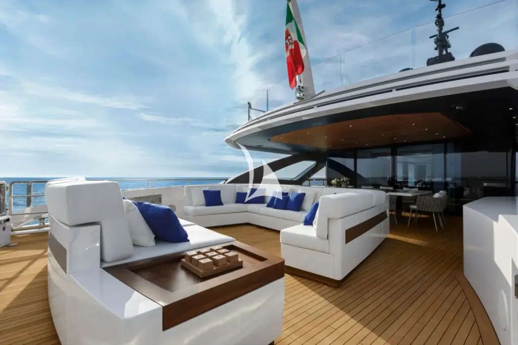 SHE'S A 10 TOO - Main Deck Aft Seating