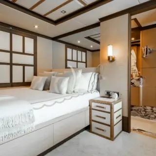 Double cabin