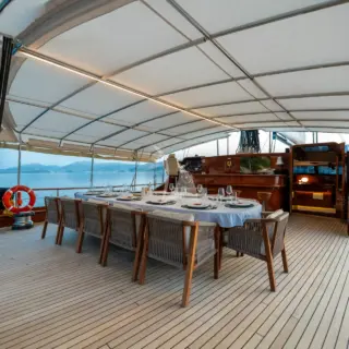 Aft deck dining