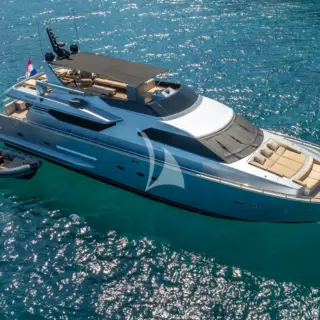 PHANTOM sleek starboard silhouette