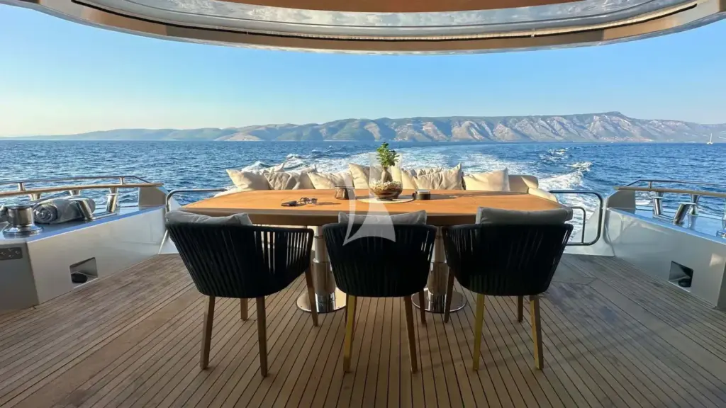 VENUS - aft deck dining