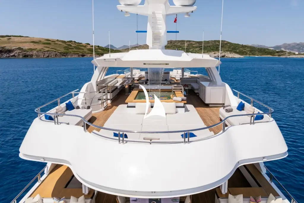 FORTUNA - Cascading waterfall in sundeck pool