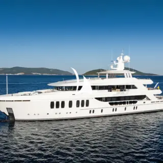 Profile at anchor