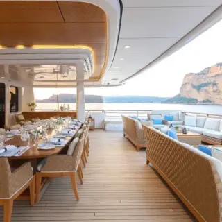 Upper deck dining