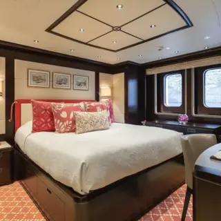 Lower deck double cabin