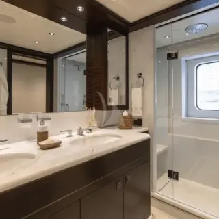 Guest cabins en suite