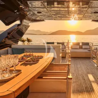 NAYLA - Sundeck 