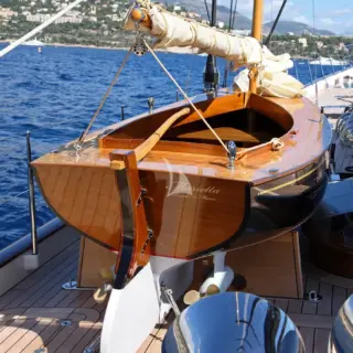 Sailing dinghy