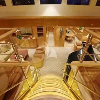 To main salon