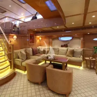 Salon - portside