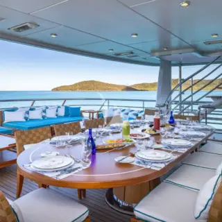 UPPER DECK AFT