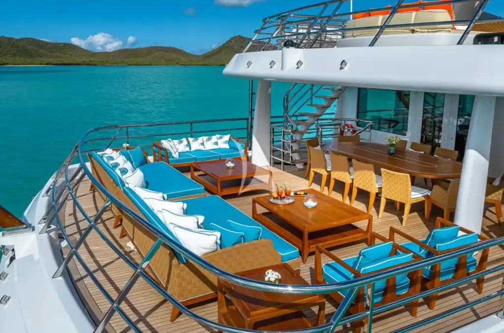 DEEP BLUE - UPPER DECK AFT