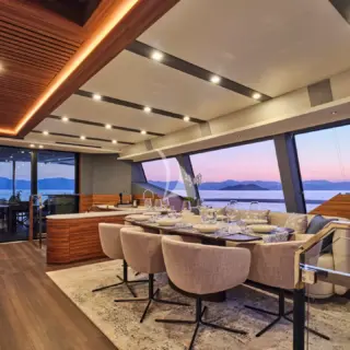 ALINA - Interior dining area